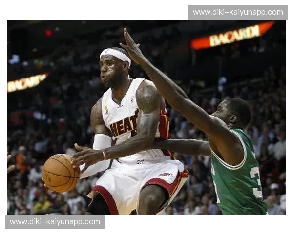 冰与火的交织:尼克斯与勇士2013年宿怨的史诗篇章 冰与火的交织:尼克斯与勇士2013年宿怨的史诗篇章